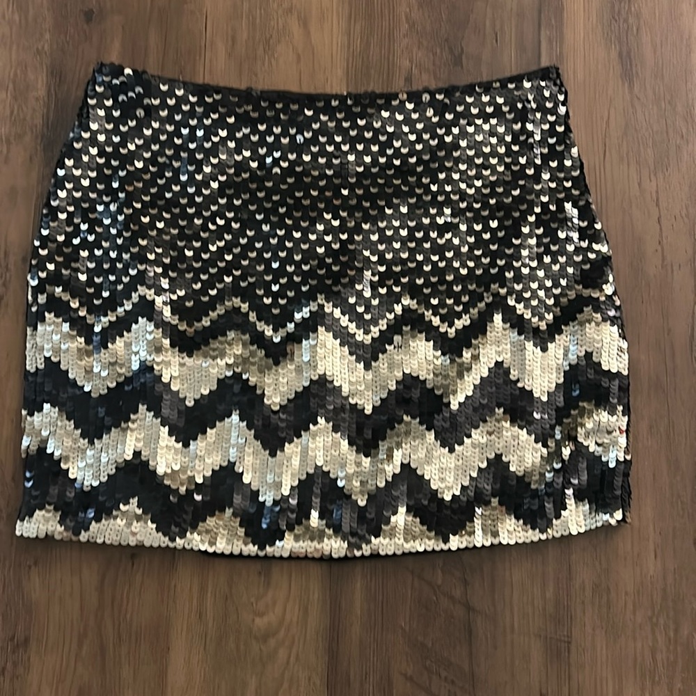 Black and gold sequined Alice and Olivia mini skirt size 0